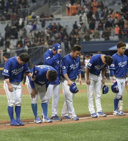 韓国野球代表チーム選手たちが去る