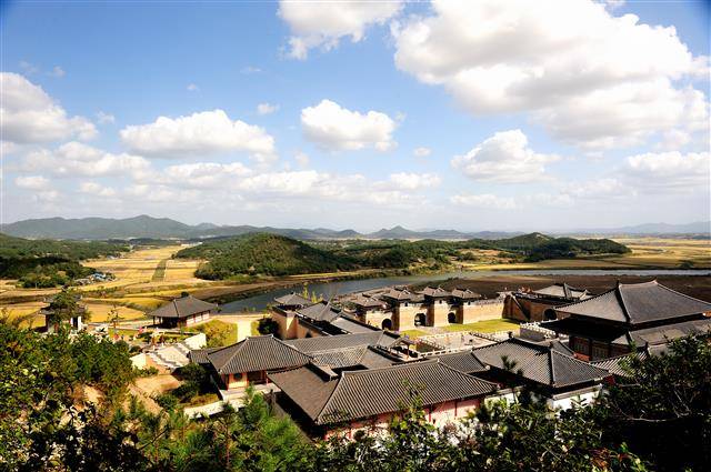 옛 고구려 모습을 완벽하게 재현한 우리나라 최대 규모의 나주 영상테마파크.
