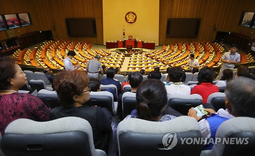 국회 본회의장을 찾은 방청객들 [연합뉴스 자료사진]