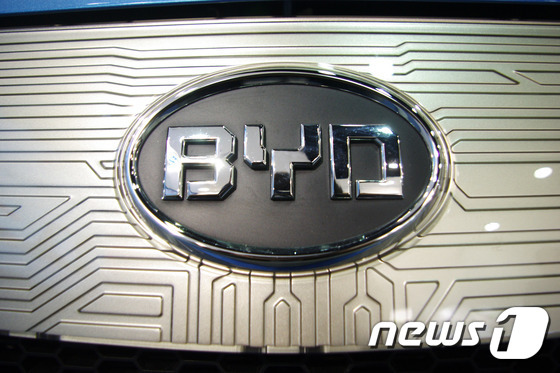 중국 전기차 배터리 업체 BYD 로고. © News1 류종은 기자