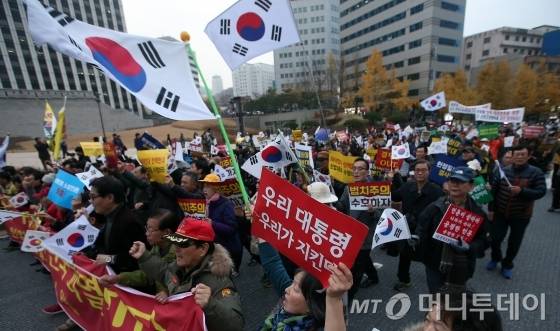 [꿀빵] 보수단체 "촛불집회 참가자들 20만원씩 받았다" | 인스티즈