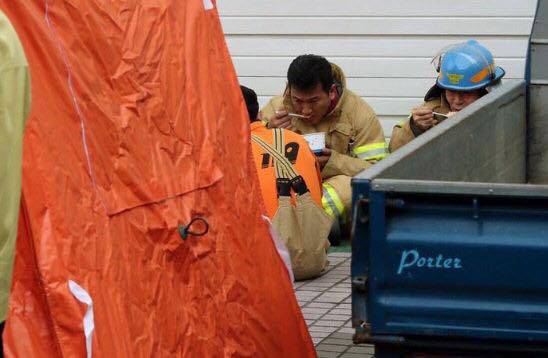 서문시장 화마와 싸우고 컵라면으로 끼니 때우는 소방관들 | 인스티즈