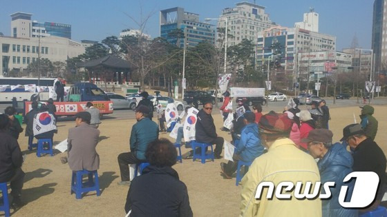 17일 대전 서구 보라매공원에서 태극기 집회가 열렸다.© News1