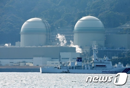 일본 간사이전력이 운용하는 다카하마원자력발전소 원자로 3호기(왼쪽)와 4호기/사진=AFP, 뉴스1