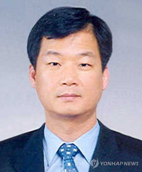 (서울=연합뉴스) 문재인 대통령은 19일 법무부 검찰국장에 박균택 대검찰청 형사부장을 임명했다.  [연합뉴스 자료사진]    zjin@yna.co.kr