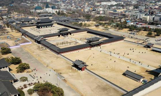 최근 사드배치 결정에 따른 중국 당국의 보복으로 중국인 단체 관광객들이 눈에 띄게 줄어든 서울 종로구 경복궁 전경.사진·중앙포토