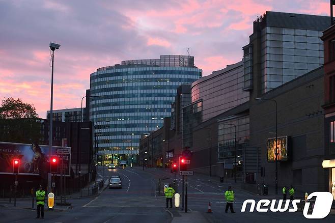 22일(현지시간) 자살 폭탄 테러가 발생한 영국 북부 '맨체스터 아레나' © AFP=뉴스1