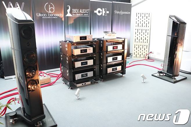 윌슨베네시(Wilson Benesch) 스피커 ‘Resolution’ + CH프리시전(CH Precision) 풀시스템 © News1