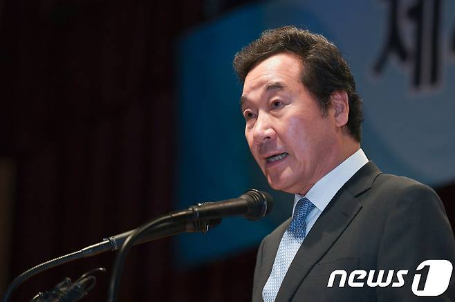 이낙연 국무총리가 31일 오후 서울 정부서울청사에서 열린 취임식에 참석해 취임사를 하고 있다. 2017.5.31/뉴스1 © News1 성동훈 기자