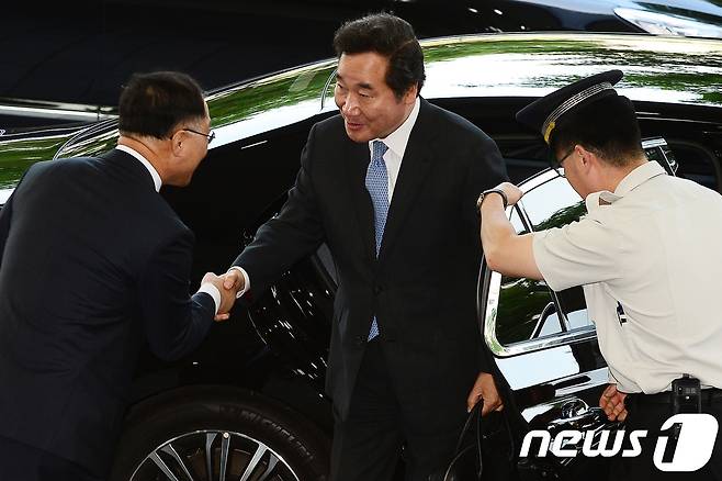 이낙연 국무총리가 31일 오후 서울 세종대로 정부서울청사에서 열린 취임식에 참석하고 있다. 2017.5.31/뉴스1 © News1 임세영 기자