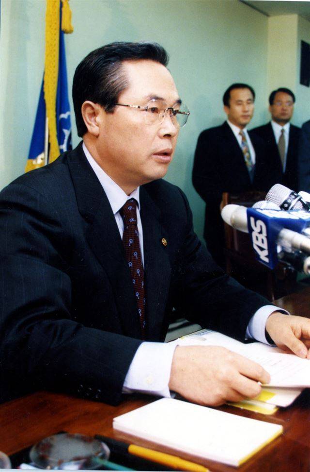ȣȲ ǰ 鼭 δ IMF ߴ. 1997.12.7