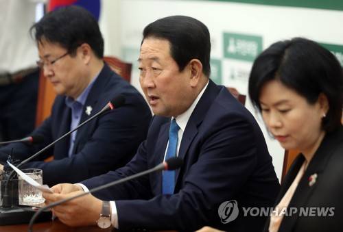 (서울=연합뉴스) 신준희 기자 = 국민의당 박주선 비상대책위원장이 2일 오전 서울 여의도 국회에서 '제보 조작' 사건 관련 입장을 표명하고 있다. 2017.7.2      hama@yna.co.kr