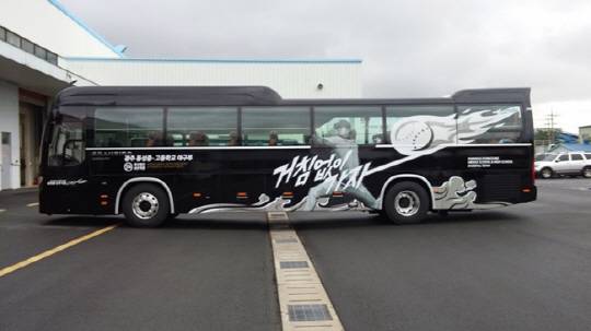 양현종이 모교 동성고에 기증한 최신형 버스. 사진=동성고 제공