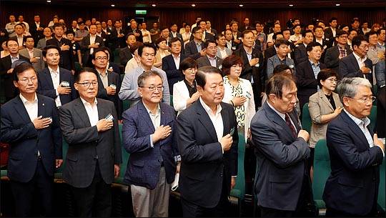 27일 국회 도서관 강당에서 박주선 국민의당 비상대책위원장과 김동철 원내대표 등을 비롯한 중앙위원들이 참석한 가운데 국민의당 제1차 중앙위원회가 진행되고 있다. ⓒ데일리안 박항구 기자