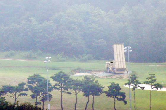 30일 경북 성주군 사드기지에 사드 발사대와 관련 장비들이 배치돼 있다/뉴스1 © News1 이종현 기자