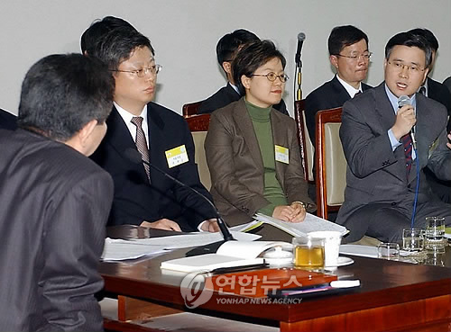 2003년 3월 열린 고 노무현 전 대통령의 '검사와의 대화' 모습 [연합뉴스 자료사진]