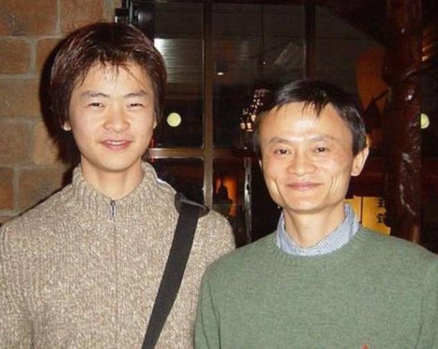 마윈의 아들 마위안쿤(왼쪽)과 마윈. [출처=바이두 백과]