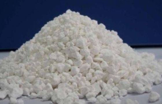 뛰어난 수분 흡수력으로 인해 제습제의 원료가 되는 염화칼슘 (출처: 네이버)