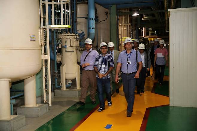 이란 국영전력기업 관계자들이 지난달 29일 한국서부발전 태안화력본부를 방문해 발전소 내부 시설과 기자재 운용상황을 둘러봤다.