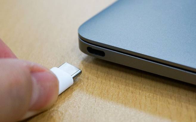 맥북에 적용된 USB 3.1 C형