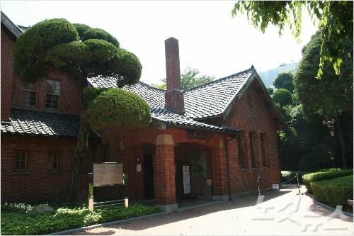 임시수도 부산으로 피난간 이승만 부부가 거처하던 경남도지사 관사