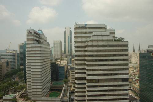 상록회관 6층에서 바라본 르네상스호텔과 삼부오피스빌딩.