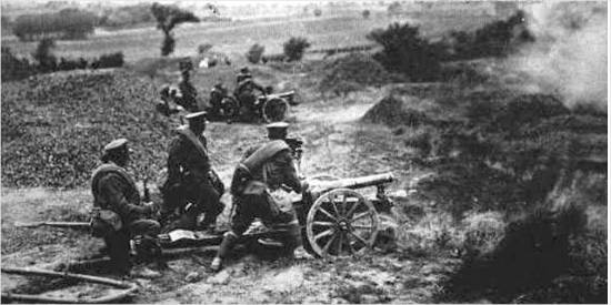 만주군 포병이 전투하는 모습니다. 일본 관동군의 지휘를 받으면서 모택동이 지휘하는 팔로군과 조선 독립군을 토벌했다.