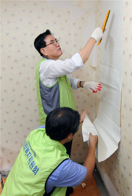 유덕열 동대문구청장 도배 봉사