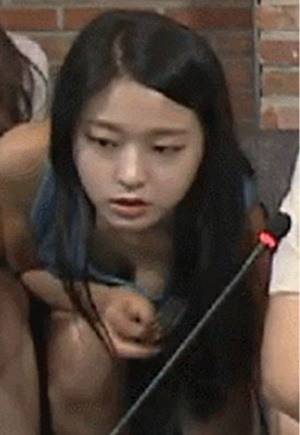 [설현 생방송 중 노출사고. 사진=아프리카TV 캡처]