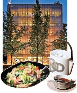 서울 신사동에 있는 에르메스 부티크. 카페에서는 에르메스 접시와 잔에 음식을 낸다.