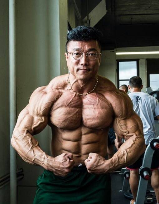 한국 보디빌딩에서 '기록의 사나이'로 불리는 강경원.