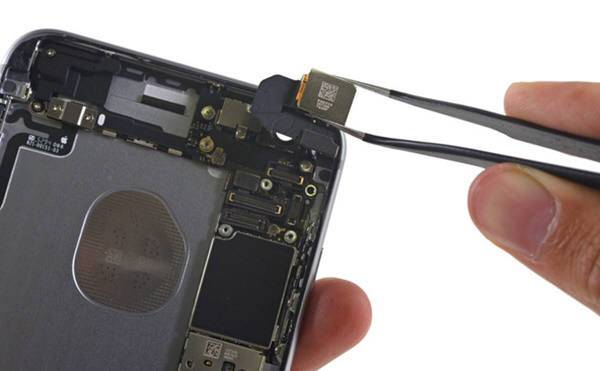 아이폰6S플러스의 12메가픽셀 아이사이트 카메라. 사진=아이픽스잇