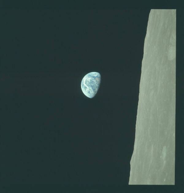 지구의 모습을 촬영한 가장 유명한 사진. 1968년 12월 아폴로 8호 임무수행중인 윌리엄 앤더스가 촬영했다.사진=나사