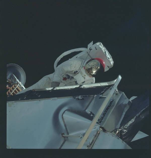 아폴로9호에서 이뤄진 우주유영. 사진=나사