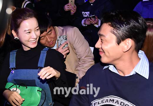 ▲ 정유미-유아인 '친구야, 오랜만이야'