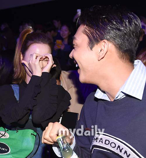 ▲ 정유미 '유아인, 친구야 사랑해~'