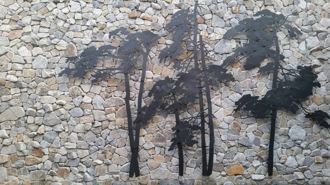 이름난 아트컬렉터인 박 회장은 4층 워터가든 앞 벽면을 조환 작가의 철판산수화 작품으로 채웠다. [사진=김아미 기자/amigo@heraldcorp.com]