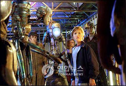 사랑의 감정을 느낄 수 있는 소년 로봇과 인간들에게 섹스를 제공하는 `섹스기계'를 등장시켜 로봇의 인간화와 사랑을 그린 스티븐 스필버그 감독의 공상과학물(SF) 영화 `인공지능'