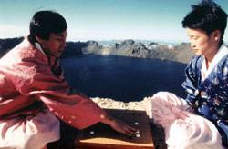 90년 백두산 천지에서 열린 조훈현(왼쪽)·유창혁 9단의 제2기 기성전 도전기 2국.[사진 한국기원]