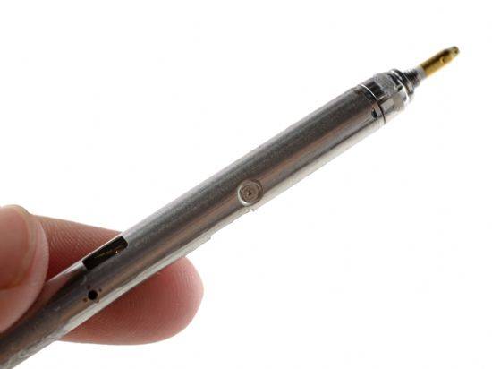 애플펜슬을 감싼 플라스틱 부분을 제거한 모습. (사진=아이픽스잇)