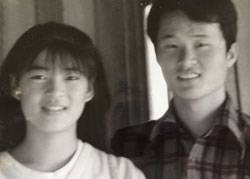 대학 시절 김 회장이 한눈에 반한 아내 백미영씨(왼쪽). [사진 김승호]