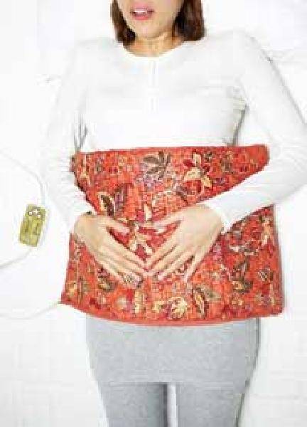 [헬스조선]찜질기를 사용하는 모습/사진=헬스조선 DB