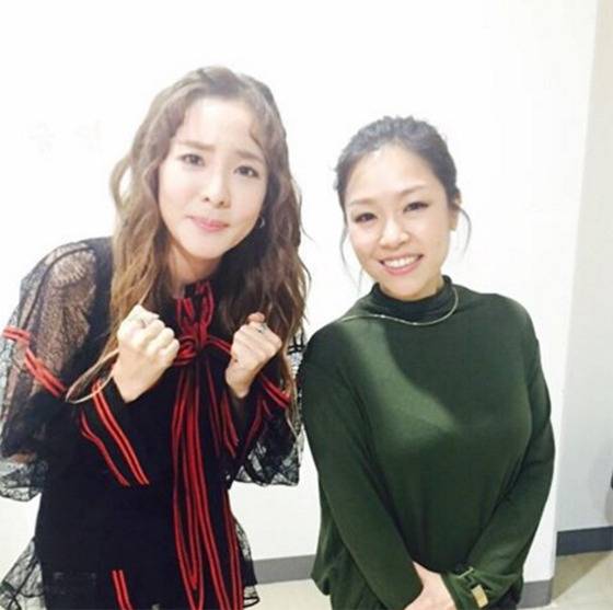 '슈가맨' 산다라박이 박정현과 찍은 인증샷을 공개했다.© News1star/ 산다라박 인스타그램