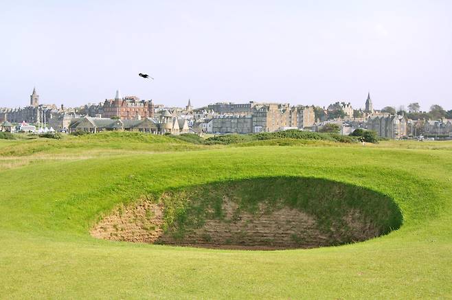 14번 홀의 헬 벙커.