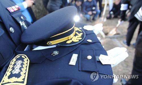 근무 중 사고사한 한 소방관 영결식장의 모습.  [연합뉴스 자료사진]