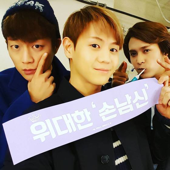 윤두준과 양요섭이 손동운 응원을 위해 극장을 찾았다. © News1star/양요섭 인스타그램