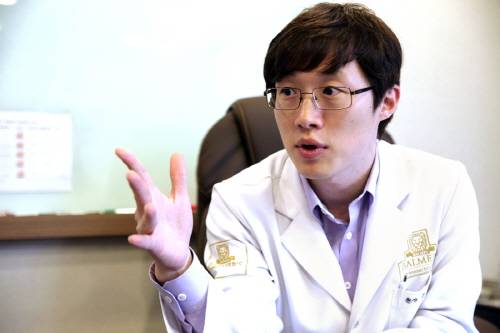 (탈모치료병원 발머스한의원 윤영준 원장)