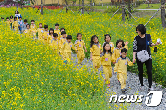 유치원생들/뉴스1 © News1 이승배 기자