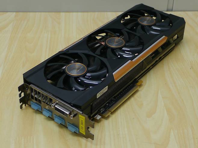 라데온 R9 390X 8GB