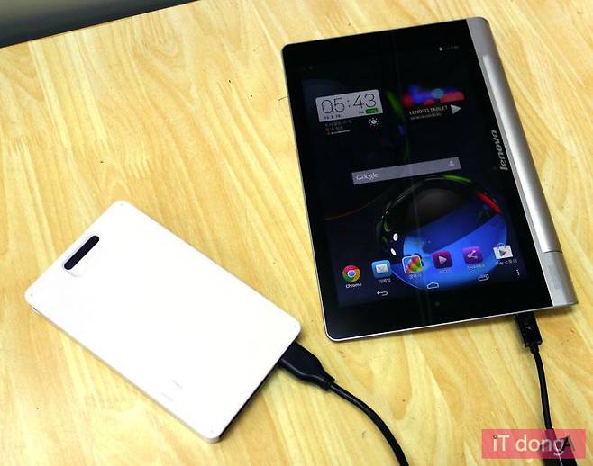 외장하드와 연결한 태블릿